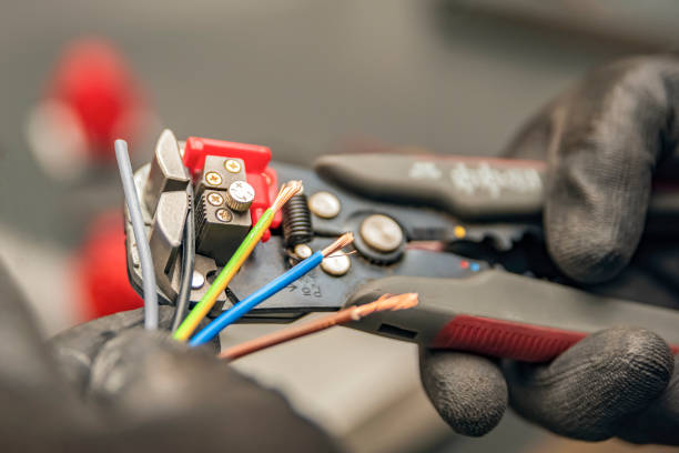 Best Affordable Emergency Electrician  in Samoset, FL